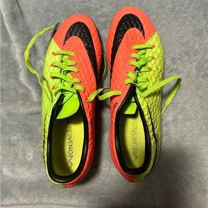 women’s size 7 soccer cleats